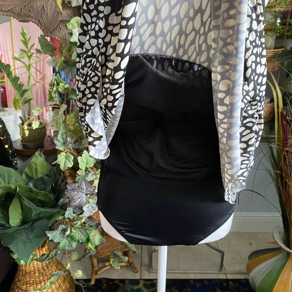 Avenue Bathing Suit Size 18 Black White with Padding Ruffle Layers Flattering - Picture 6 of 9